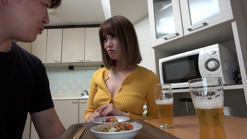 【4K】騎乗位で大量ハメ潮！計画的な誘惑テクで隣人を堕とす隠れ肉食妻 和楽ゆうか - サンプル画像 - 1