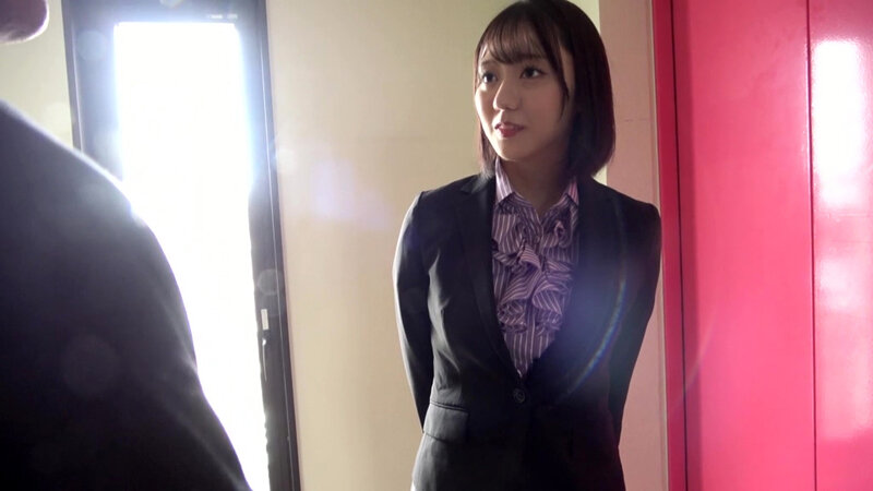 【4K】競泳水着NTR 美脚でスタイル抜群な美女のハイレグ姿にフル勃起 結婚しているにも関わらず濃厚SEXで何度もイカされちゃいました 梓まりの - サンプル画像 - 1