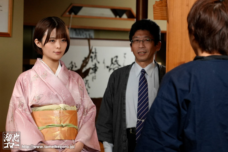 夫がいない間の里帰り。偶然出会った幼馴染と背徳の中で濃厚接吻を繰り返し、イッているのに腰を振り続けた2泊3日不倫 月乃ルナ - サンプル画像 - 1