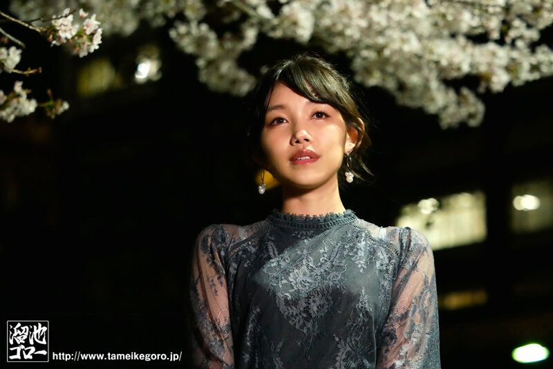 生徒の誘惑に理性を保った俺が、人妻になったその子の色気に負けた12年後の再会 岬さくら - サンプル画像 - 12