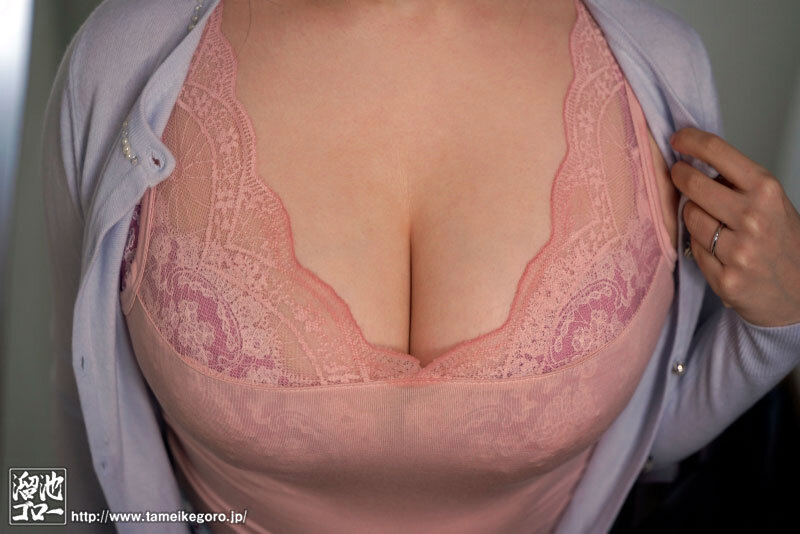 1人暮らしの男の部屋で乳首ビンビン！！むっちり爆乳人妻家政婦 ちなみん - サンプル画像 - 1