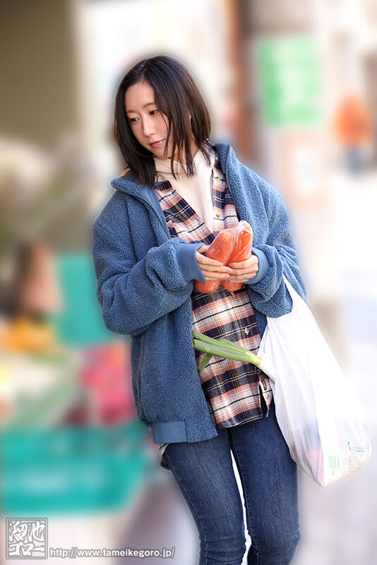 ド堅い家に生まれ、ド真面目に結婚、ド真面目に内職…控えめで上品な性格と裏腹に 絶頂113回 チク攣237回 恥じらいAcup 乳首でイって顔射懇願するド変態なスレンダー新妻 槇原とわ - サンプル画像 - 4