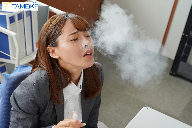 「私と一緒にブッ飛ばない？」生徒の媚薬タバコでケダモノ覚醒！放課後下品にチ○ポを貪るガンギマリ先生 大谷双葉 - サンプル画像 - 2