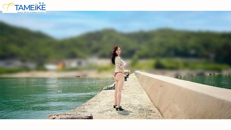 新人 小宮かおる（37歳） 古い団地が並ぶ港町からやって来たナチュラルな本物人妻AVデビュー - サンプル画像 - 12