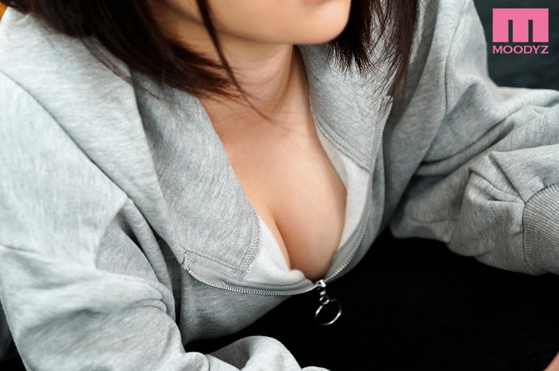 女として意識した事なかった幼なじみが隠れ巨乳だったのを知ってその場のノリでSEXを頼んでみた 佐藤りこ - サンプル画像 - 1