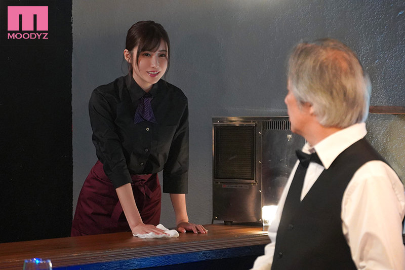 「店長、今日は帰らせないから…」時短営業逆NTR 閉店後、妻に隠れて密になる2人。子宮に擦り付けイキ狂う腰使いに何度も何度も中出ししてしまった僕… 藤森里穂 - サンプル画像 - 1