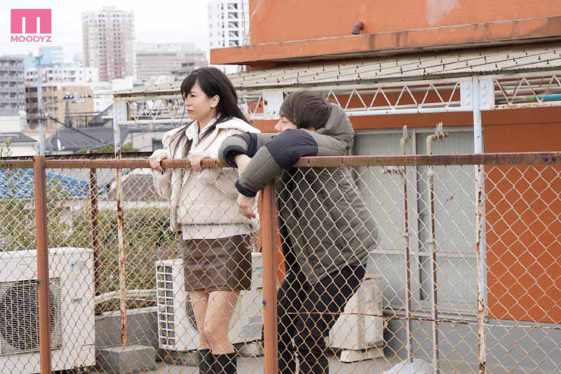 田舎帰省NTR 地元に1週間帰省した彼女が元カレと再会し浮気中出ししてから2度目の恋堕ちしてしまってたなんて… 穂花あいり - サンプル画像 - 1