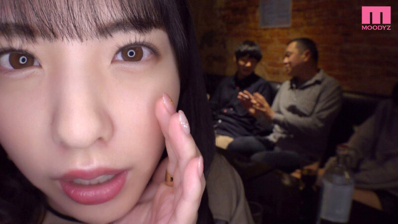 「服の中だから絶対バレないよ」逆ナン囁き誘惑してくる甘サド美少女とロングスカートの下でこっそりSEXしてたのに… 射精の瞬間だけマ●コから抜かれてチ●ポ丸出し放置で焦らされて中出しさせてもらえない’ルーインドオーガズム’性交 白桃はな - サンプル画像 - 1