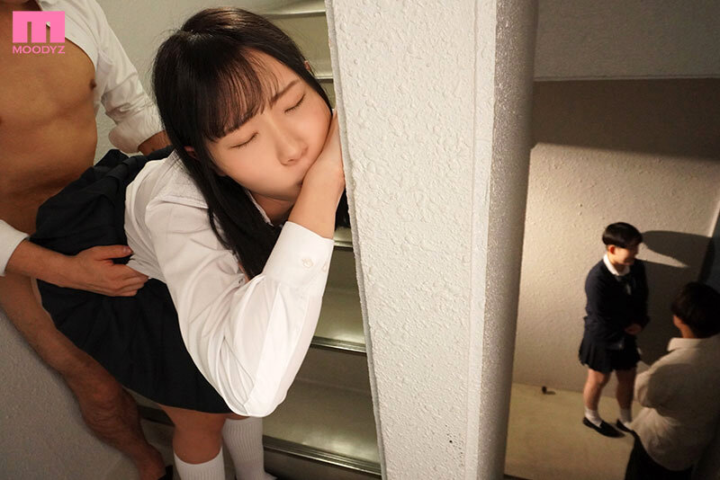 毎週金曜日の放課後、ボクは友達の彼女とお決まりの場所と時間に密会して何度も何度もハメまくっている。 互いに恋人がいる同級生と放課後中出しルーティーン 透美かなた - サンプル画像 - 5