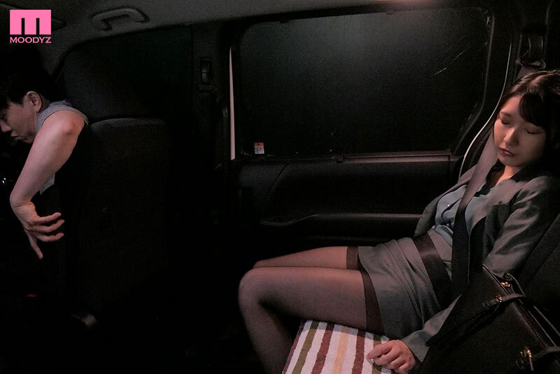 個人タクシーNTR 飲み帰りに泥●した彼女を乗せた車はホテル街へと消えていきました…。 宮西ひかる - サンプル画像 - 1