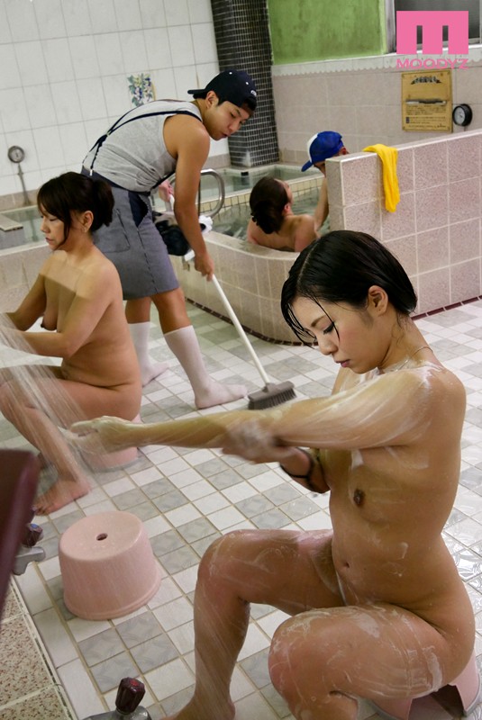 銭湯の番台を頼まれた悪ガキの媚薬を使った鬼畜な悪戯 - サンプル画像 - 10