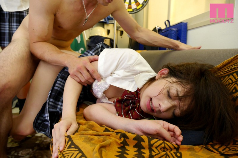 クラスのDQN軍団から助けてくれたのに何も出来ない僕。 麻里梨夏 - サンプル画像 - 3