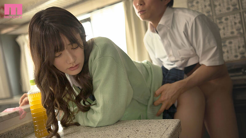 入り浸り幼馴染ギャルの無防備パンチラにド欲情。コンドーム箱を使い切るまで発情ピストンした童貞卒業ヲタク僕 宮下玲奈 - サンプル画像 - 4