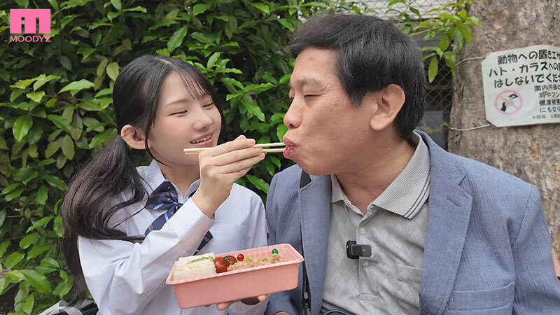 1日恋人ごっこ×おじさんぽ 制服J●のベロキス誘惑に負けた中年オヤジは自宅に連れ込み何度も、何度も、唾液を飲み合い中出しセックスしてしまった… 夏色みか - サンプル画像 - 1