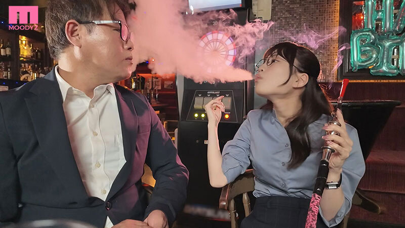 いつも地味メガネ女上司を酔わせたら…囁き誘惑キス魔になって何度も何度も勃起に持ち込まれ飲めば飲むほど無限中出し！！ 天宮花南 - サンプル画像 - 5