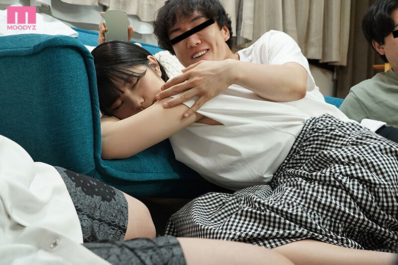 新歓コンパNTR ※胸糞注意 上京したばかりの遠距離恋愛彼女がテニサーの【歓迎コンパ】で1年生を喰いまくってるヤリチン男子に1晩中ハメられイカされていた話 純白彩永 - サンプル画像 - 2