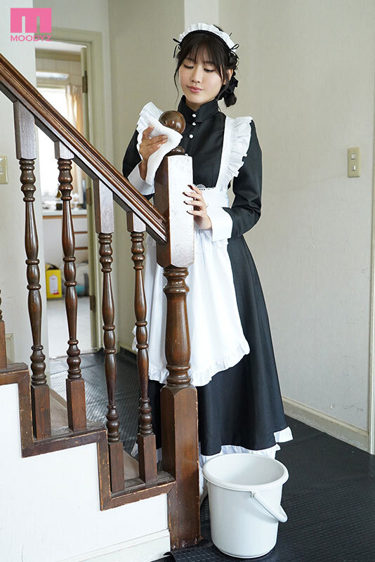 家事も何でもこなす完璧メイドが退屈しのぎに始めた遊びは主人（オレ）を耳元囁き誘惑すること… からかい上手なメイドの焦らし舐めに懇願中出ししまくった妻が不在の3日間。 神宮寺ナオ - サンプル画像 - 1