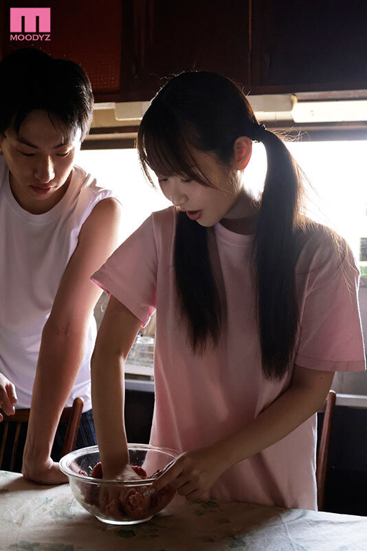 生徒に合鍵を渡してしまった担任教師の僕と夏休みの間中出ししまくった禁断同棲生活 小野六花 - サンプル画像 - 9