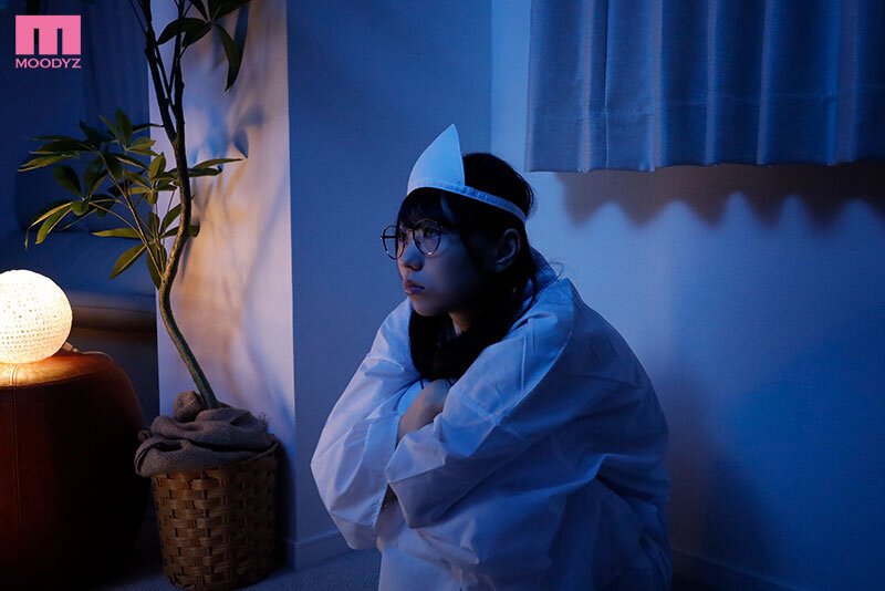 家に住み憑くワケアリ地味巨乳な幽霊を乳揉みセクハラ挑発していたら…毎晩俺に勝手に跨りこねくり腰振り 中出しをねだるエロメス狂いに豹変！ 百田光稀 - サンプル画像 - 1