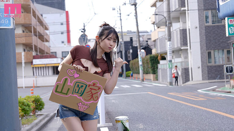スグそこに誰かいるのに…！狭い密室空間に連れ込み汗ダク密着ベロチュウでムラムラ中出し誘惑してくる神BODYお姉さん 葵いぶき - サンプル画像 - 1