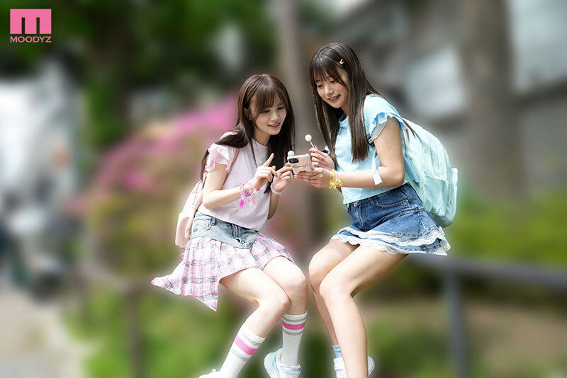 ラブホに連れ込みおじチ●ポいじめ♪小悪魔ロ●痴女っ娘のぷにぷにW生尻サンドイッチ「二人でぎゅうぎゅうに挟んで搾り取ってあげるね♪」 泉ももか 北岡果林 - サンプル画像 - 1