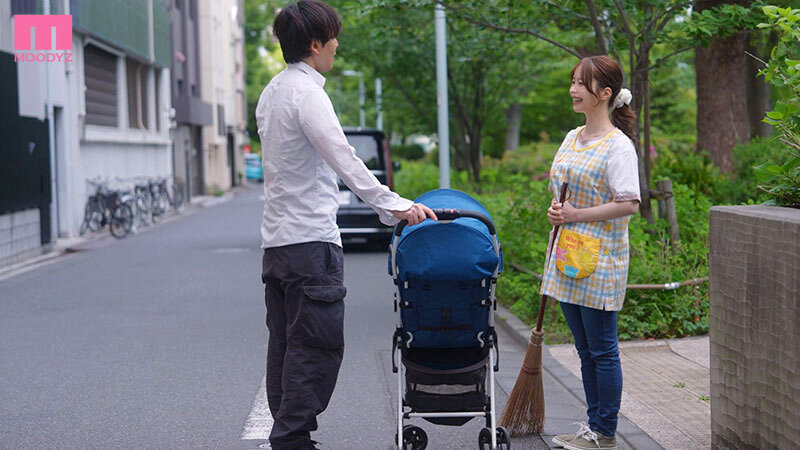息子が大好きな保育園のひなの先生と妻子が実家に帰省中にデート密会をして 週末ホテルでめちゃくちゃヤリまくった 甘やかし不倫お泊りセックス 九野ひなの - サンプル画像 - 1