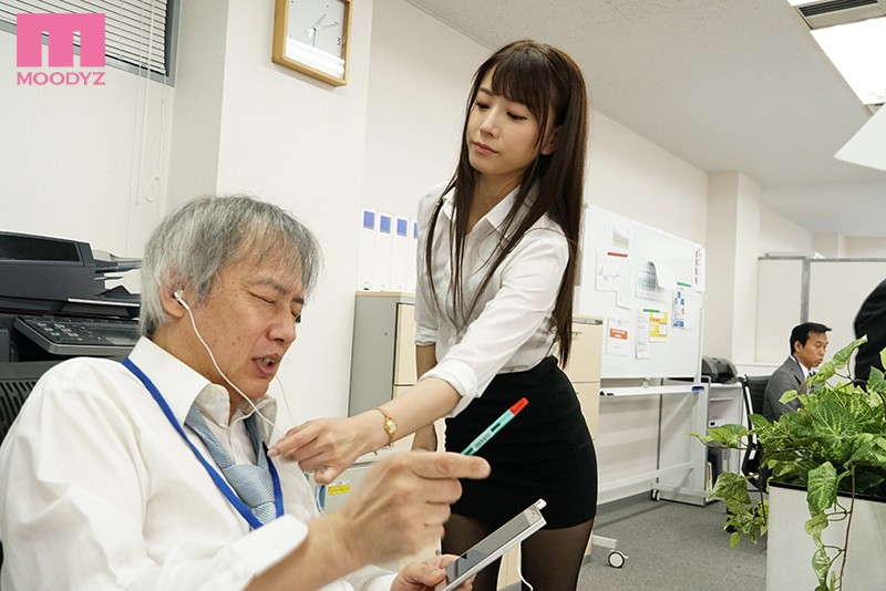 年下の女上司が生意気だから犯したい… 初川みなみ - サンプル画像 - 1
