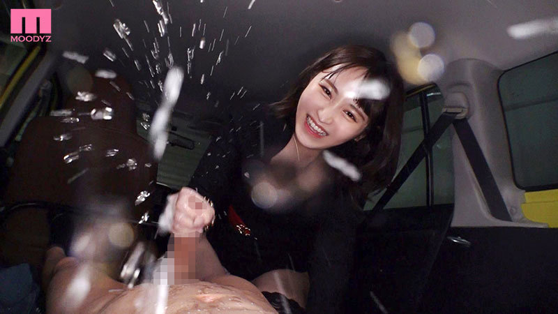 えぇー、本当に、ココで…男潮吹いちゃうの！！？ デートの最中、声を出しちゃいけない誰にもバレちゃいけないギリギリの状況で強●射精・男潮吹き小悪魔焦らしお姉さん 小野六花 - サンプル画像 - 9