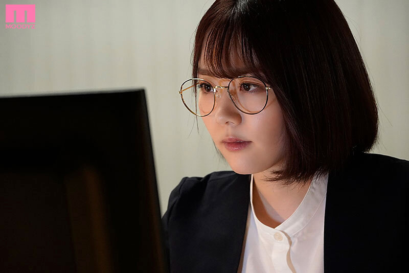 社内で一番地味な女の子がこんなに凄いカラダだったなんて！！ 初めてのお泊りデート その後、ホテルに誘って朝まで丸裸で何度も何度もハメまくった。 水卜さくら - サンプル画像 - 1