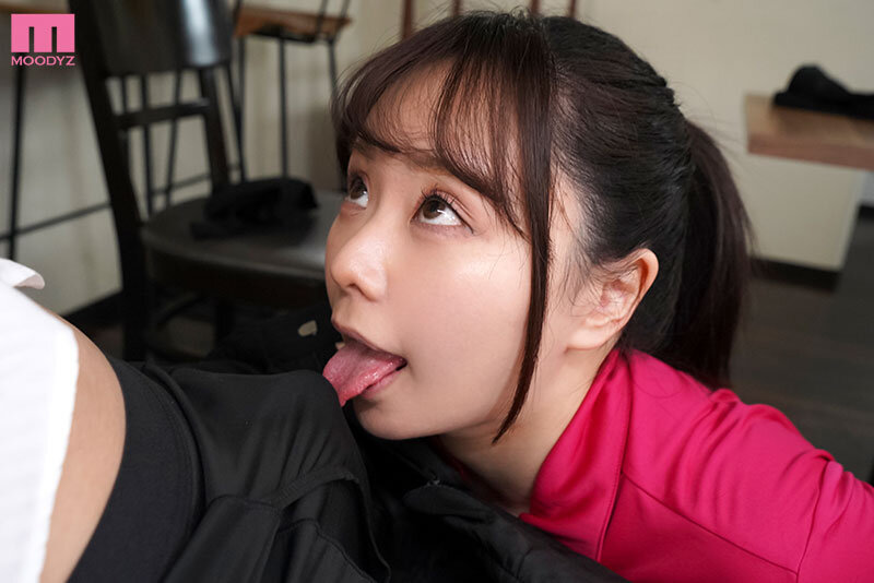 時短営業で暇になったバイト先の後輩が「逆痴●されたい？」と小悪魔な囁き。もう射精してるのにチ〇ポ奴●にされた僕 中山ふみか - サンプル画像 - 1