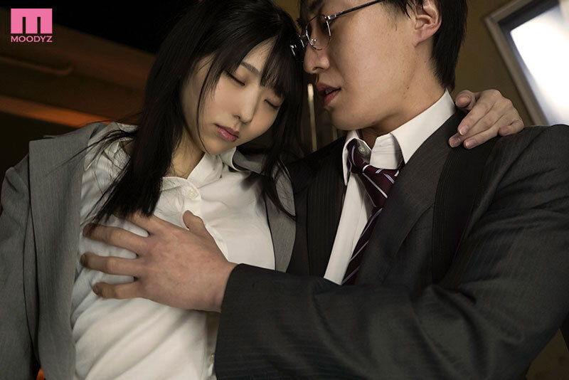 出張先のホテルで嫌悪感を抱くセクハラ上司に相部屋にさせられて…絶倫性交＆指マンがストライクすぎて堕とされた私 百田光希 - サンプル画像 - 1