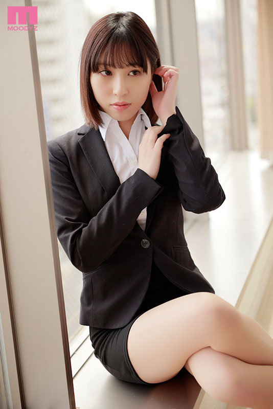 新人 面接即採用。即AVデビュー！美しすぎる現役美巨乳OL 仕事・男・お金に困っていないただセックスが好きで応募してきた素人娘。 羽生みずき - サンプル画像 - 1
