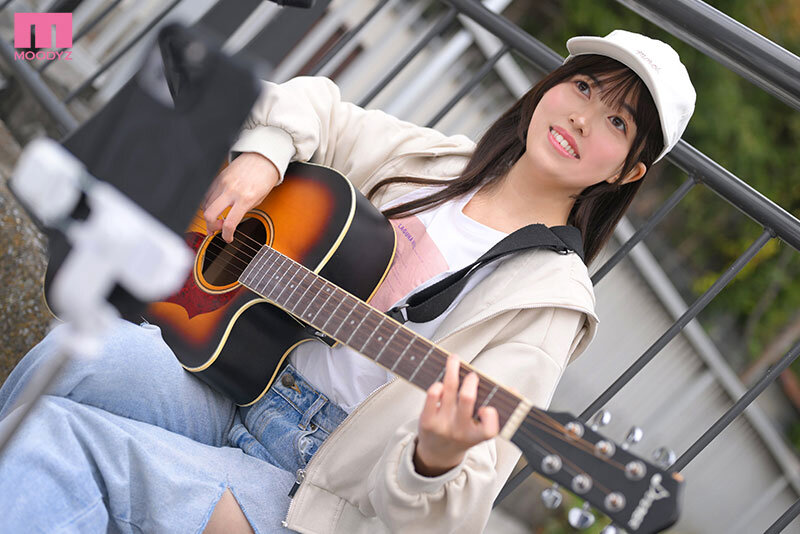 歌手を夢見る上京ボンビー少女が高額バイトに釣られてこっそりAV出演！！経験人数1人 反応もカラダもうぶな合法ロリっ娘が恥じらいアクメデビュー 白宮萌（22）さん - サンプル画像 - 1
