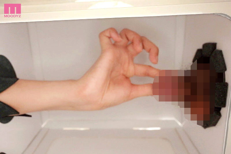 街行く女子にこっそりとチ○ポ握らせ無自覚羞恥手コキさせろ！ 箱の中身当てゲーム J○・OL・甘ロリ 女子大生・痴女... 計8名出演 - サンプル画像 - 5