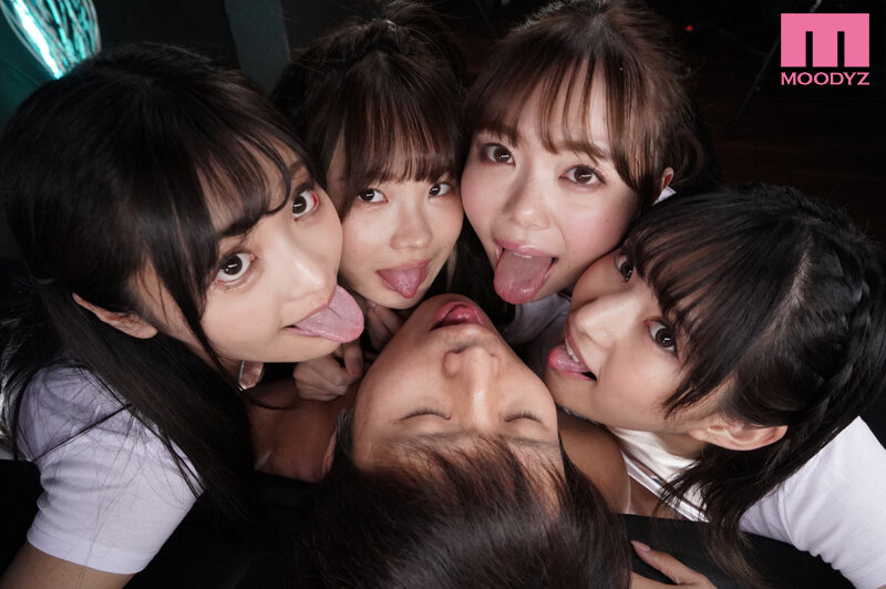 美尻ガールズバー美少女ハーレム 肉尻揺らして腰を振る密着挟み撃ちプレスで何度も射精せるスケベ接客 百瀬あすか 松本いちか 久留木玲 渚みつき - サンプル画像 - 8