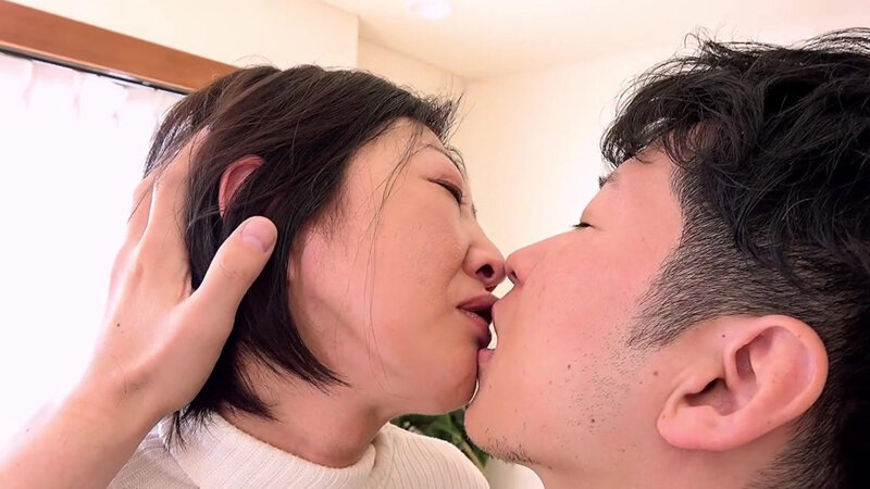 五十路で初撮り AVの男優さんとどうしてもヤリたかった！真性Mの五十路妻がAVデビュー！ 直井瑞稀 - サンプル画像 - 3
