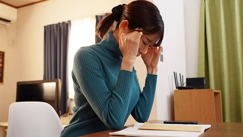 弟の借金が原因で会社をクビになりコンビニ勤務の毎日…精神をすり減らし男に誘われれば簡単に股を開く私は24時間いつでも便利なコンビニ女 黒川すみれ - サンプル画像 - 14