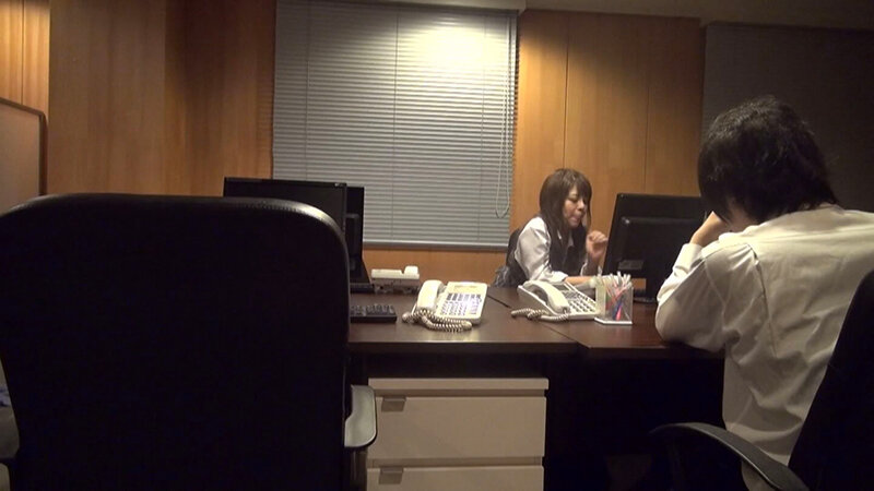 夜まで我慢できないどすけべOL！業務中にこっそり社内不倫オフィスに漂うイカくさいザーメン臭4時間 - サンプル画像 - 6