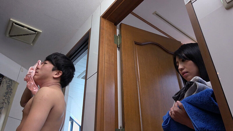 汗ばむおばの下着に思わず勃起してしまい…4時間 - サンプル画像 - 11