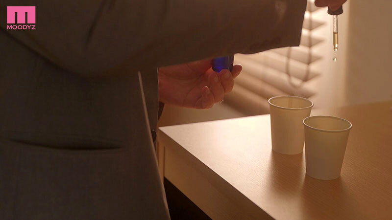 唾液と体臭が超～クサイ大嫌いなオヤジ上司のスメハラ被害にあった私が媚薬漬けでどこでも唾液ほしがるメスに改造された話 美園和花 - サンプル画像 - 7