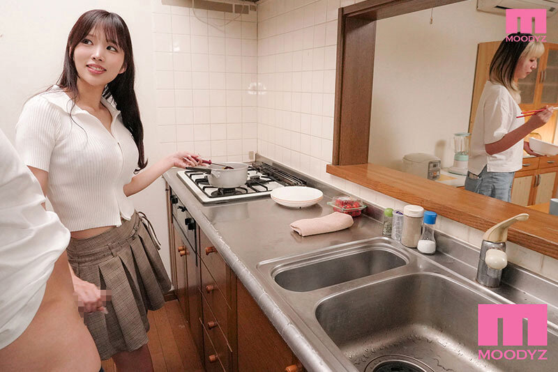 【主観】×【即ヌキ】×【10コーナー】僕をロックオンした彼女の親友がバレたら即人生終了の至近距離でスリル楽しむ痴女テク全開サイレント逆NTR 新井リマ - サンプル画像 - 5