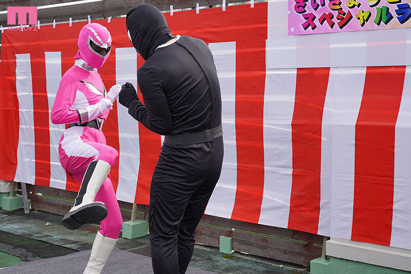 ヒーローバイトの上司（レッド担当）の告白を断ったらセクハラされ放題輪●され放題のハイレグピンク（=中出し肉便器担当）にさせられた私 新井リマ - サンプル画像 - 2