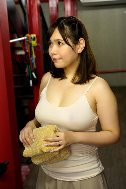 ジムにやってきた爆乳人妻！汗だくのスポブラおっぱいをメチャクチャに揉みしだいて中出し 月見伊織 - サンプル画像 - 2