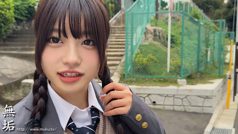 某投稿サイトで話題沸騰中！制服美少女No.1！ 最高にエロくて可愛い制服女子とハメまくりイチャラブSEX！ 超人気作BEST 4時間！ - サンプル画像 - 1