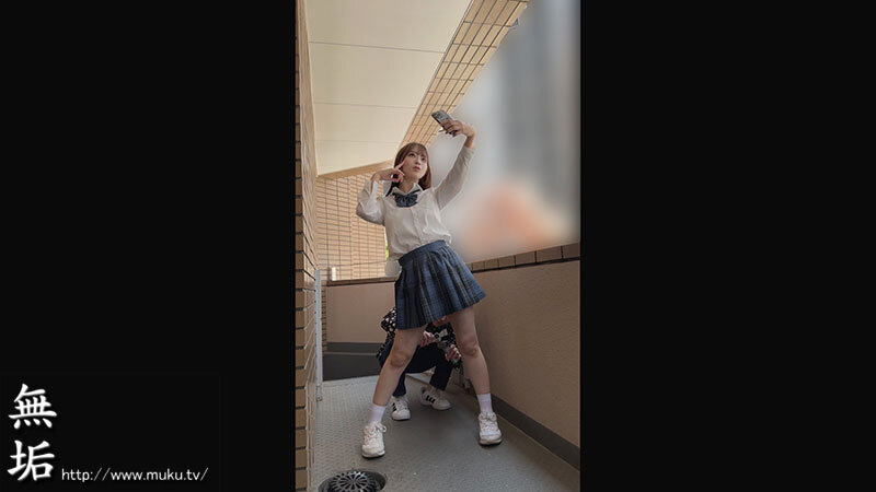 最高にヌける激かわ制服美少女とハメまくりイチャラブSEX 精子出しきるまでパコる超濃厚種付け 美少女2名。大量中出し、ハメ撮り、フェラ顔もイキ顔も最高 松井日奈子 天馬ゆい - サンプル画像 - 1