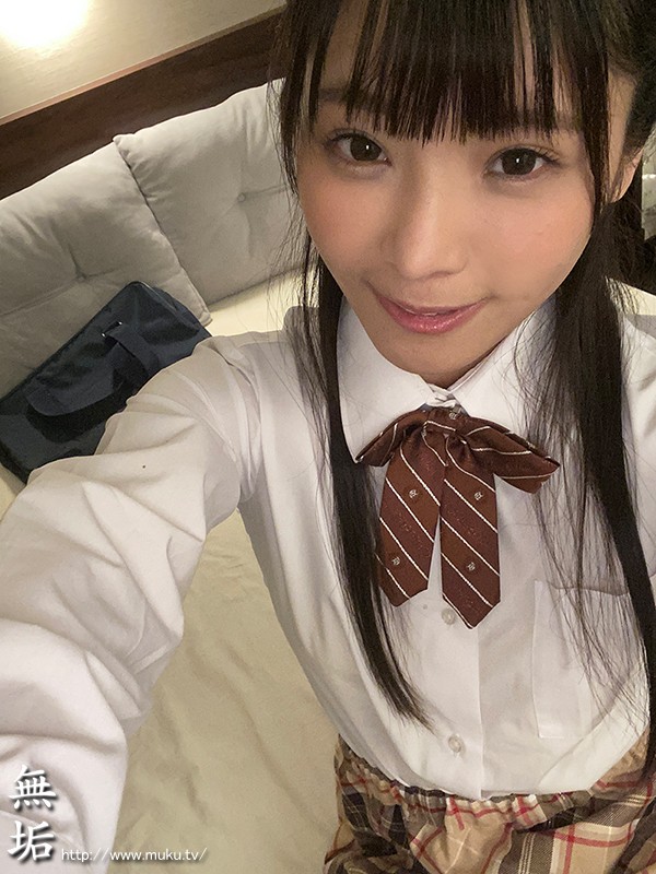 会えば100％性交。制服の下はいつでも濡れ濡れ状態でおじさんに求められるのを期待しているスケベな美少女とどこでもヤリまくり濃密セックス - サンプル画像 - 1