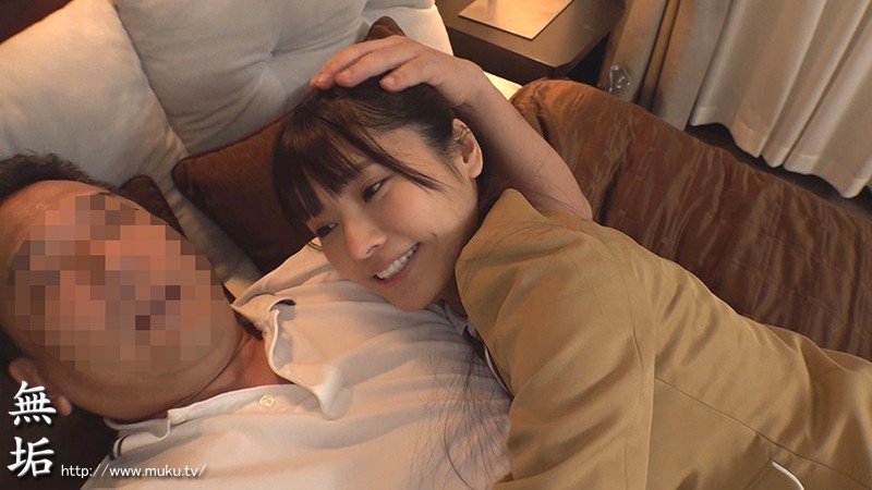 会えば100％性交。制服の下はいつでも濡れ濡れ状態でおじさんに求められるのを期待しているスケベな美少女とどこでもヤリまくり濃密セックス - サンプル画像 - 4