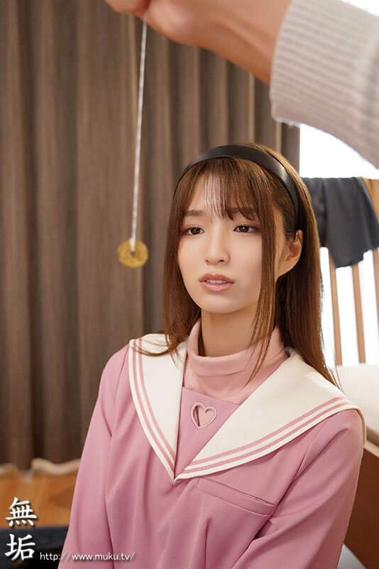 催●によって「先日助けていただいたオナホです」と思い込んでる隣の家のかよちゃん 催●術は実在した！ 隣の家の美少女にオナホになる催●術をかけて口マ〇コとパイパンマ〇コが使い放題やり放題！ 倉本すみれ - サンプル画像 - 11