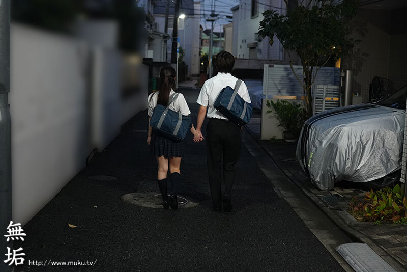 サッカー部の合宿地探しで帰れなくなって顧問と相部屋になり彼氏がいるのに中出しされまくった一日 さつき芽衣 - サンプル画像 - 10