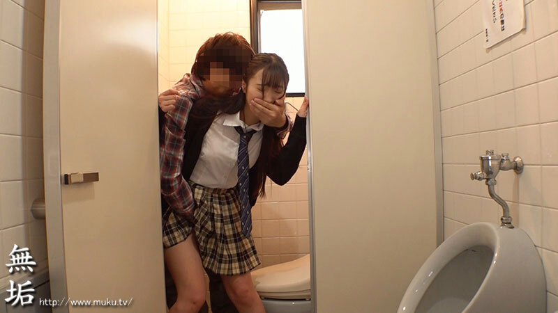 大人のカラダに制服を着せる。 恥じらい制服コスプレで羞恥散歩と燃えまくり性交 花守夏歩 - サンプル画像 - 11